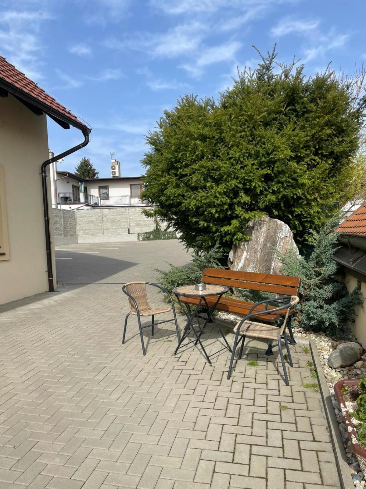 Penzion Sezemice Buitenkant foto