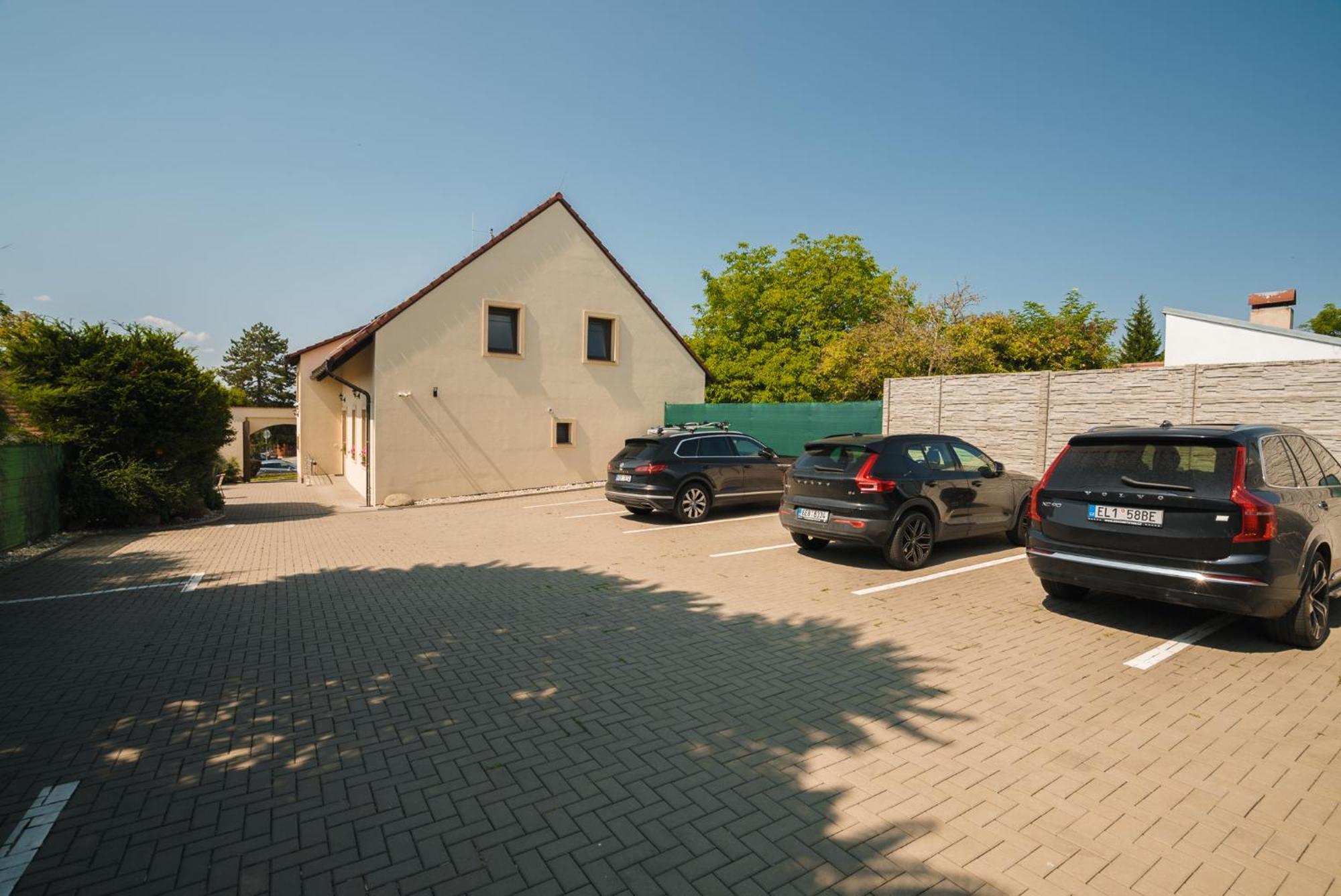 Penzion Sezemice Buitenkant foto