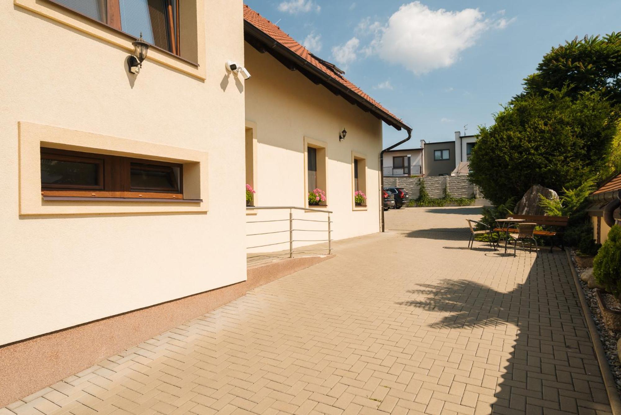 Penzion Sezemice Buitenkant foto